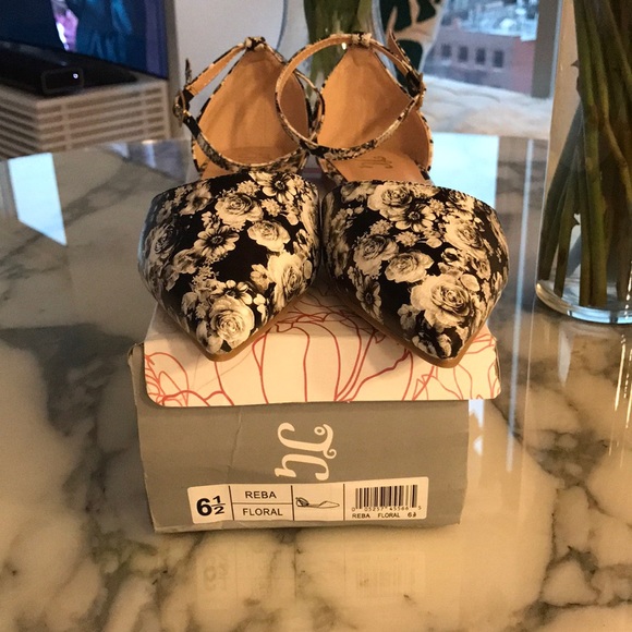 Journee Collection strap ballet flats - Picture 5 of 5